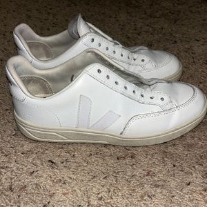white vejas v-12 size 36